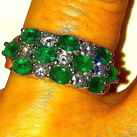 Columbian Emerald International Jewelry - 14 kt Colombian Emerald & Diamond Ring